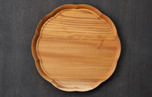 Load image into Gallery viewer, Flower shaped wooden tray