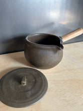 Load image into Gallery viewer, Milk pot - Black by Katsufumi Baba
