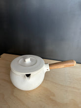Load image into Gallery viewer, Milk pot - White by Katsufumi Baba