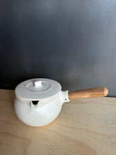 Load image into Gallery viewer, Milk pot - White by Katsufumi Baba