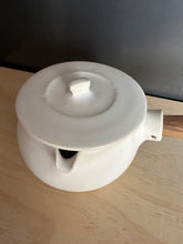 Load image into Gallery viewer, Milk pot - White by Katsufumi Baba