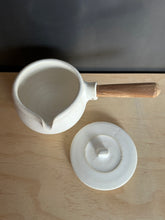 Load image into Gallery viewer, Milk pot - White by Katsufumi Baba