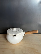 Load image into Gallery viewer, Milk pot - White by Katsufumi Baba