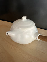 Load image into Gallery viewer, Tea pot - White
