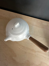 Load image into Gallery viewer, Tea pot - White