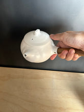 Load image into Gallery viewer, Tea pot - White