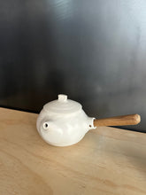 Load image into Gallery viewer, Tea pot - White