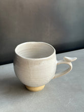Load image into Gallery viewer, Bird mug white