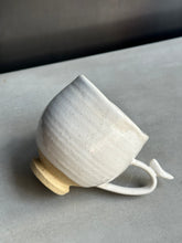 Load image into Gallery viewer, Bird mug white