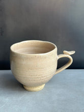 Load image into Gallery viewer, Bird mug Cream brown
