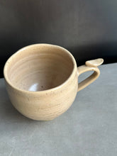 Load image into Gallery viewer, Bird mug Cream brown