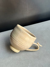Load image into Gallery viewer, Bird mug Cream brown