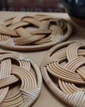 Load image into Gallery viewer, rattan trivet