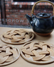Load image into Gallery viewer, rattan trivet