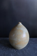 Load image into Gallery viewer, Bud vase - egg shell