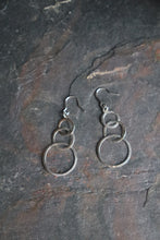 Load image into Gallery viewer, Silver earrings 3 rings
