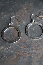 Load image into Gallery viewer, Silver earrings round medium