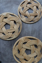 Load image into Gallery viewer, rattan trivet