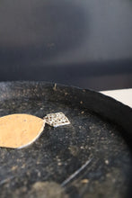 Load image into Gallery viewer, Plate - Black / Atsushi Nakata