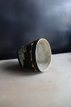 Load image into Gallery viewer, Sculpture cup - Black / Atsushi Nakata