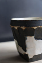 Load image into Gallery viewer, Sculpture cup - Black / Atsushi Nakata