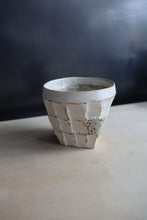 Load image into Gallery viewer, Sculpture cup - White / Atsushi Nakata