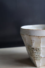 Load image into Gallery viewer, Sculpture cup - White / Atsushi Nakata