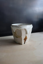 Load image into Gallery viewer, Sculpture cup - White drips / Atsushi Nakata