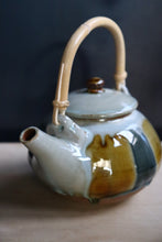 Load image into Gallery viewer, Teapot striped (medium) / Sodeshi pottery