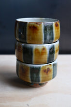 Load image into Gallery viewer, Yunomi cup striped / Sodeshi pottery