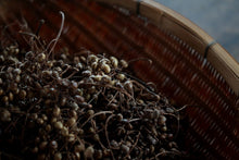 Load image into Gallery viewer, Japanese candles with natural sumac wax