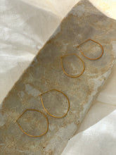 Load image into Gallery viewer, Brass earrings  oval
