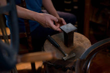 Load image into Gallery viewer, Silver earrings round medium