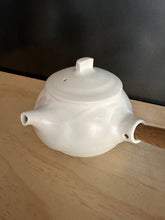 Load image into Gallery viewer, Tea pot  - White
