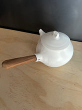 Load image into Gallery viewer, Tea pot  - White
