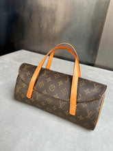 Load image into Gallery viewer, Recycle Louis Vuitton bag
