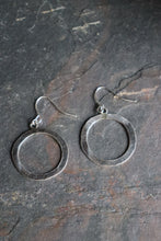 Load image into Gallery viewer, Silver earrings  round medium
