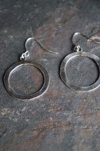 Load image into Gallery viewer, Silver earrings  round medium
