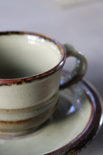 Load image into Gallery viewer, Cup &amp; saucer / Sodeshi
