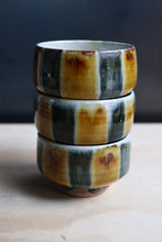 Load image into Gallery viewer, Yunomi cup  striped  / Sodeshi pottery
