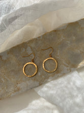 Load image into Gallery viewer, Brass earrings  round medium
