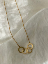 Load image into Gallery viewer, Brass neckless 4 rings
